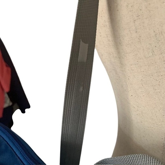 L.L. Bean Large Insulated Zip Top Tote Bag Blue # 505207 Durable Nylon GUC Flaws - Picture 5 of 12